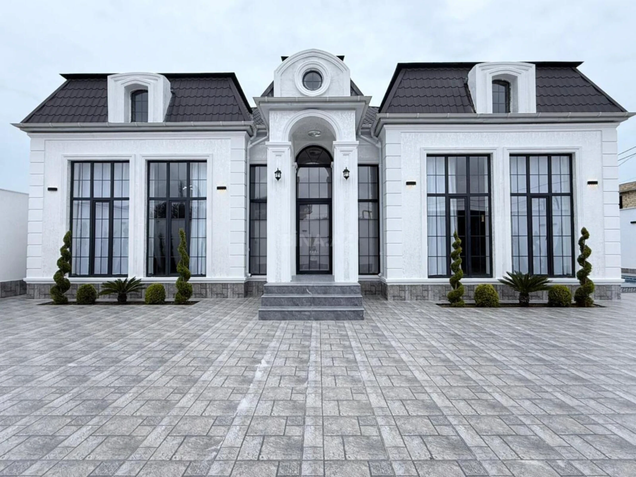 Satılır 4 otaqlı həyət evi 250 m²