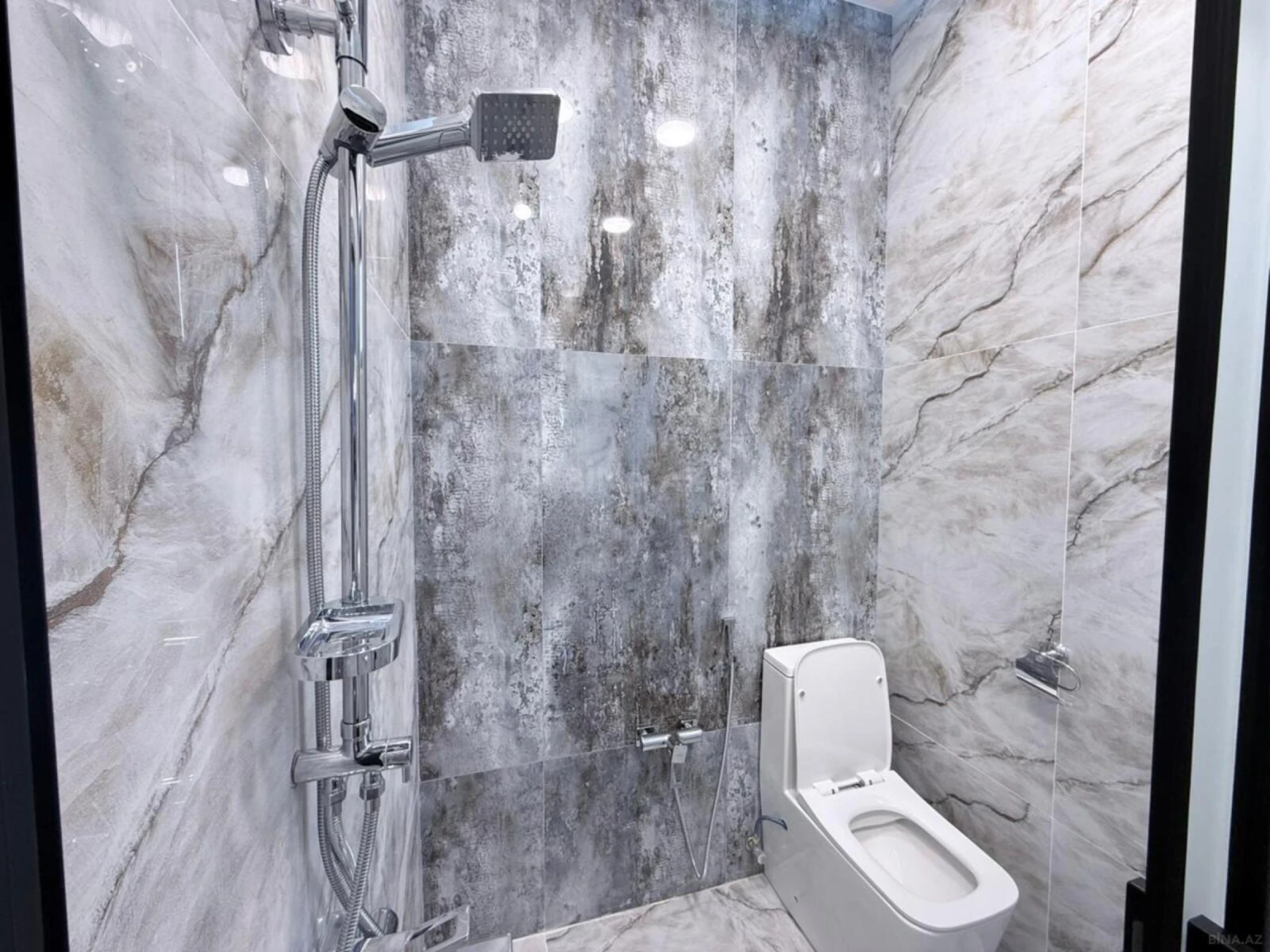 Satılır 4 otaqlı həyət evi 250 m²