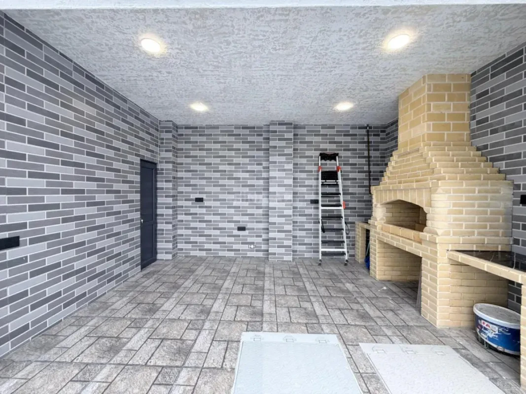 Satılır 4 otaqlı həyət evi 250 m²