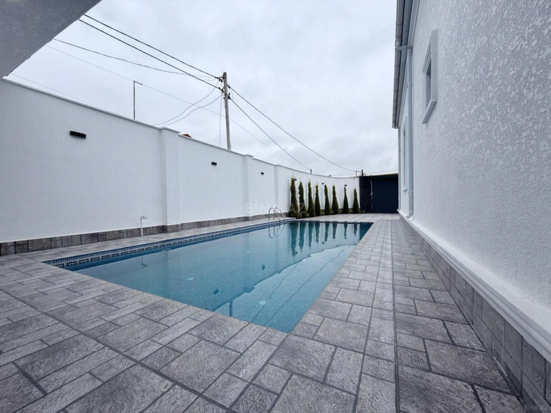 Satılır 4 otaqlı həyət evi 250 m²