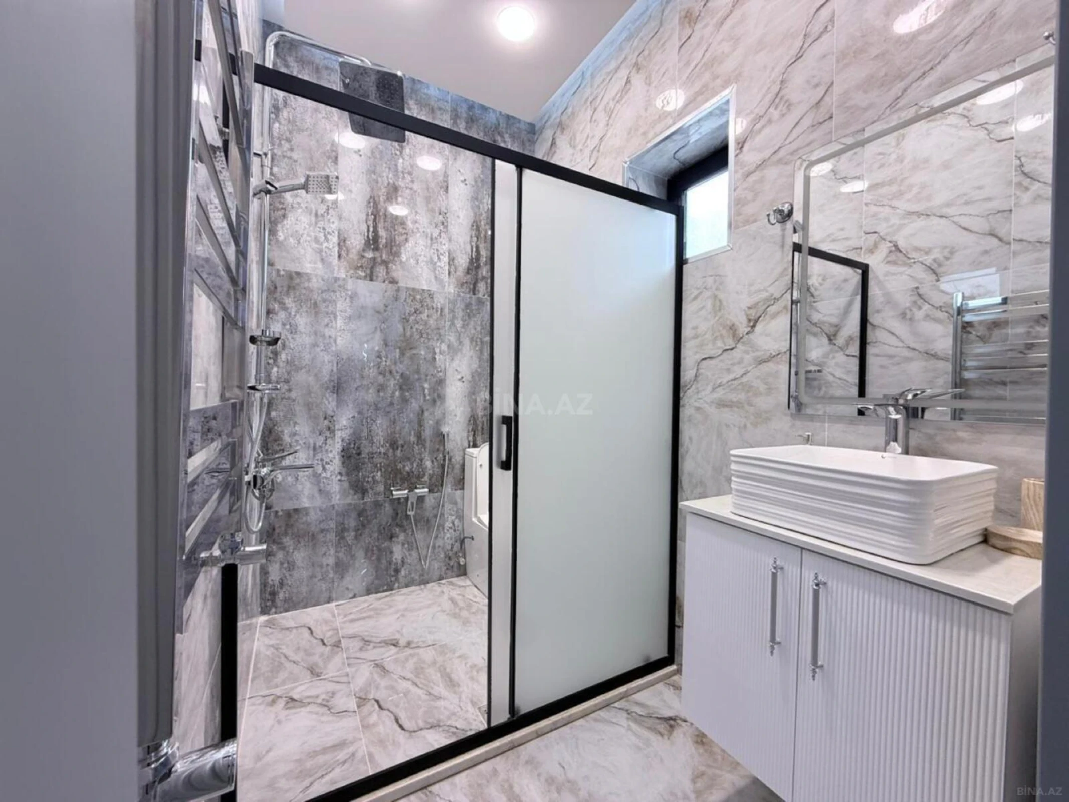 Satılır 4 otaqlı həyət evi 250 m²