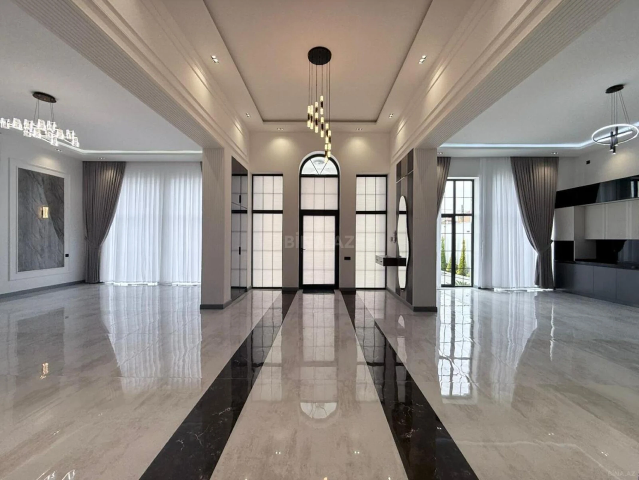 Satılır 4 otaqlı həyət evi 250 m²