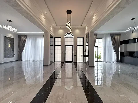 Satılır 4 otaqlı həyət evi 250 m²