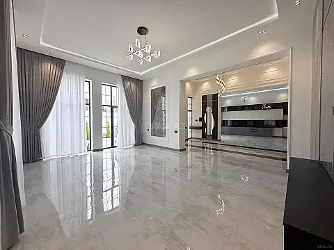 Satılır 4 otaqlı həyət evi 250 m²