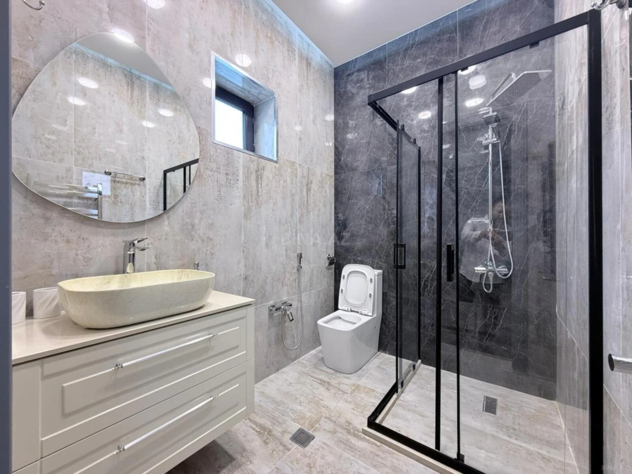 Satılır 4 otaqlı həyət evi 250 m²