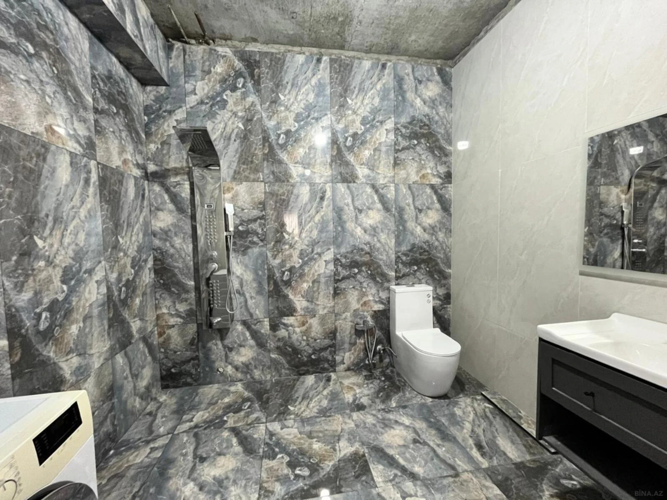 Satılır 4 otaqlı mənzil 176 m²