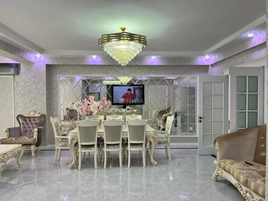 Satılır 4 otaqlı mənzil 176 m²