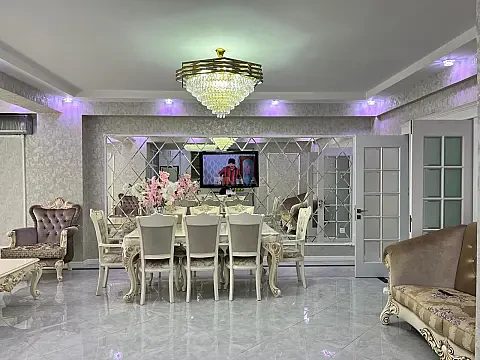 Satılır 4 otaqlı mənzil 176 m²