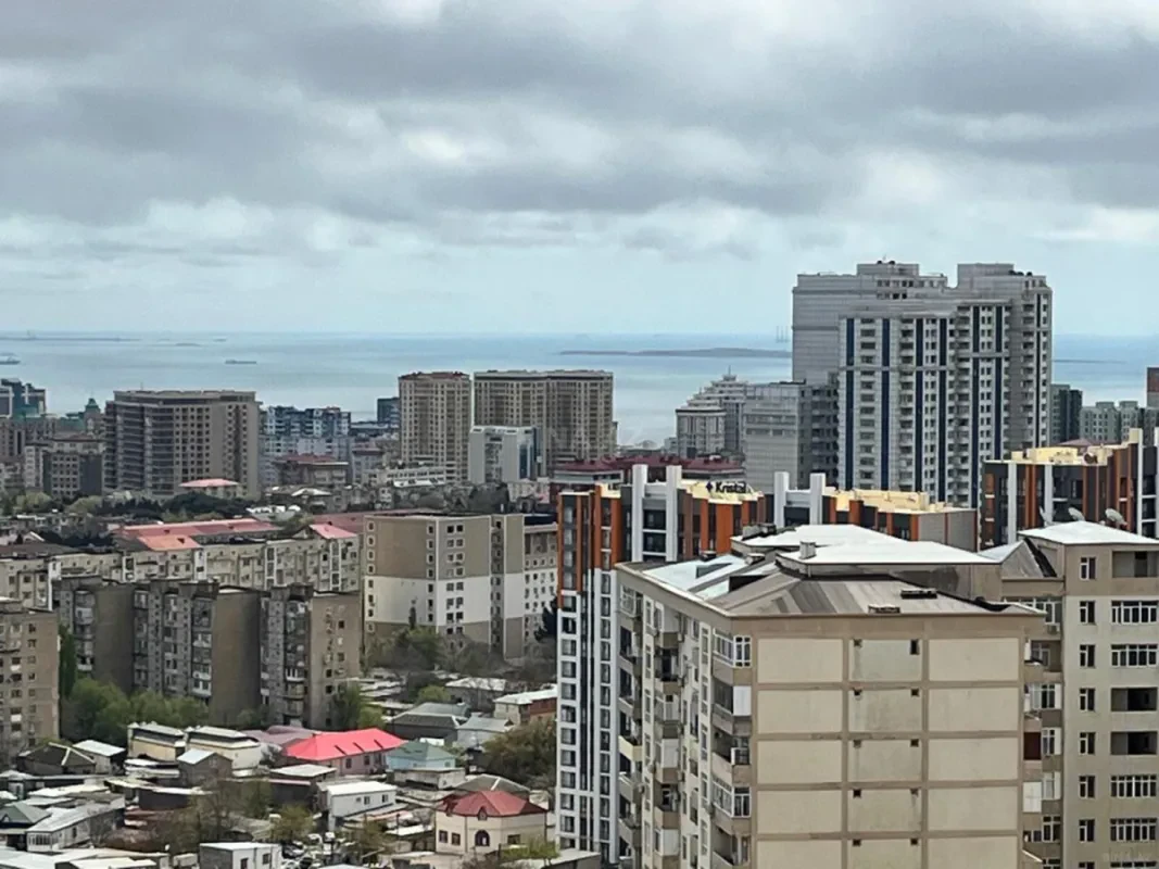 Satılır 4 otaqlı mənzil 176 m²