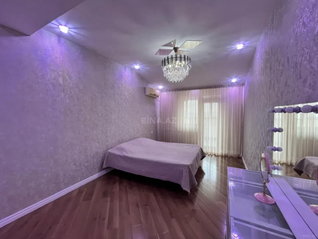 Satılır 4 otaqlı mənzil 176 m²