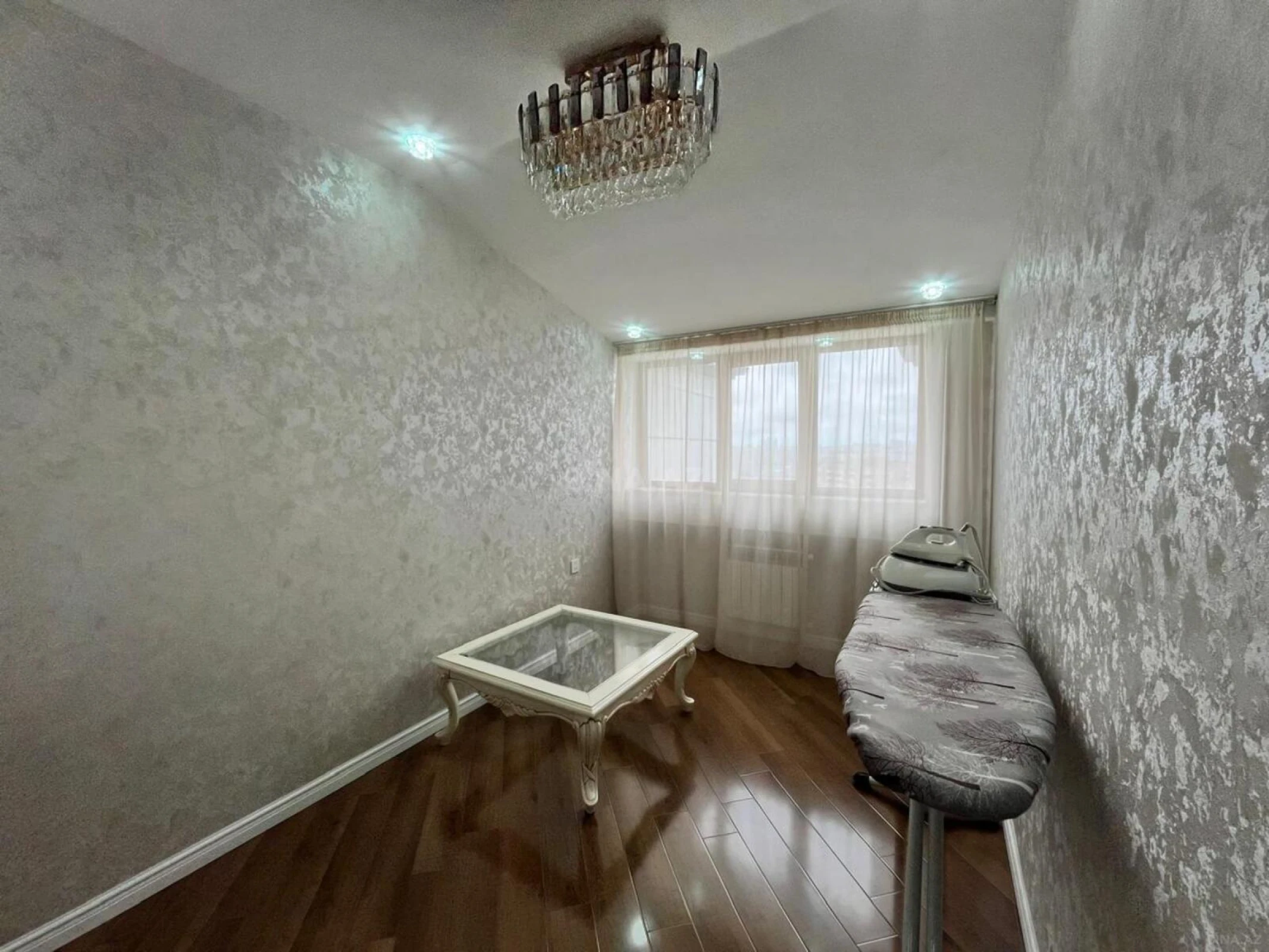 Satılır 4 otaqlı mənzil 176 m²