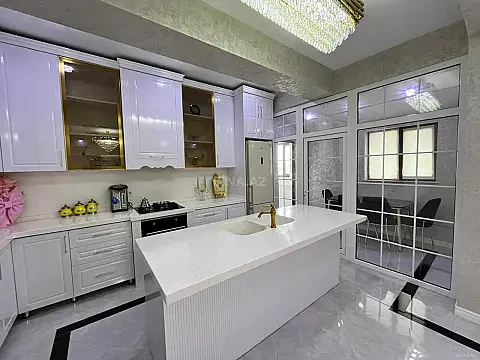 Satılır 4 otaqlı mənzil 176 m²