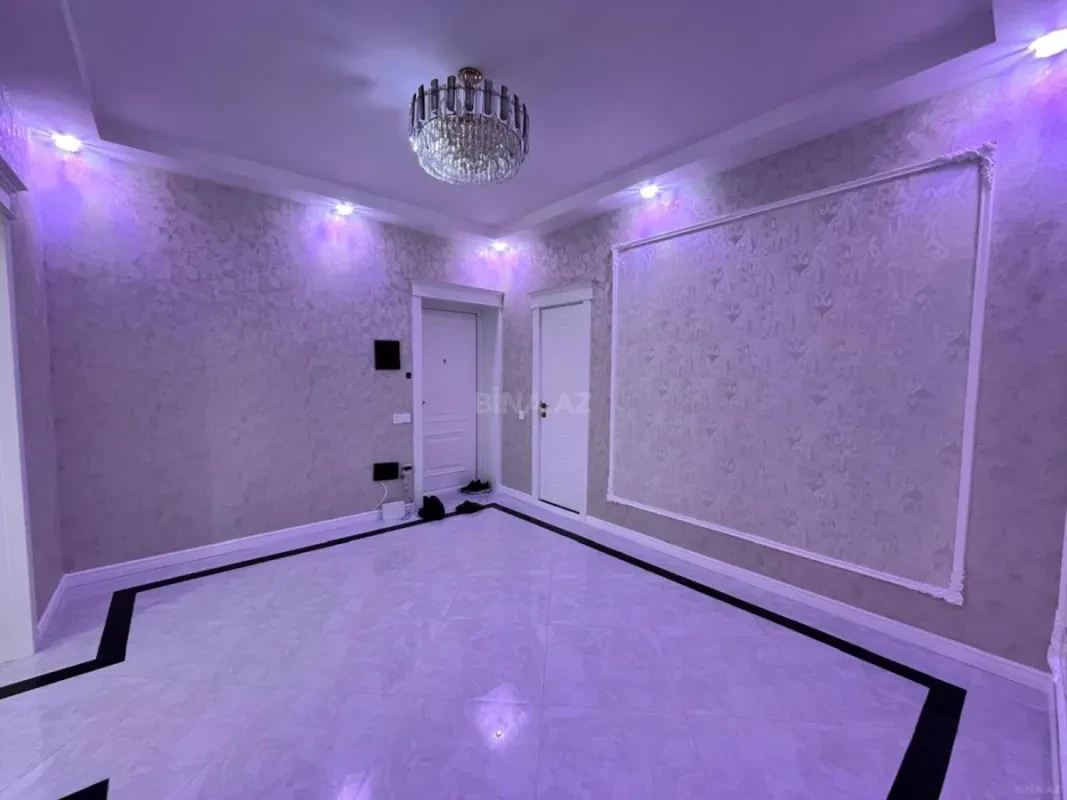 Satılır 4 otaqlı mənzil 176 m²