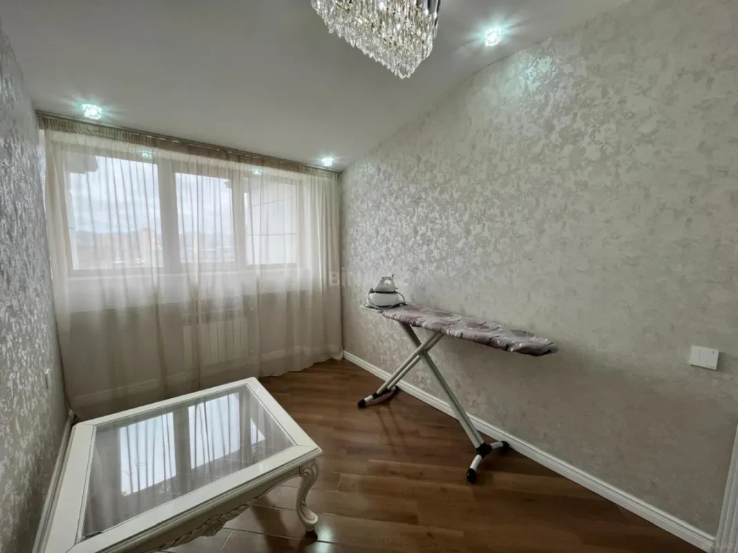 Satılır 4 otaqlı mənzil 176 m²
