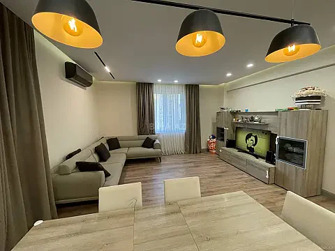 Satılır 4 otaqlı mənzil 182 m² — Bakı 4 otaq 182.00 m²
