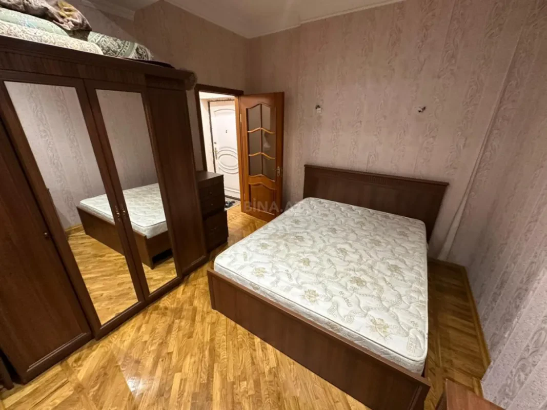 Kirayə verilir 2 otaqlı mənzil 76 m²