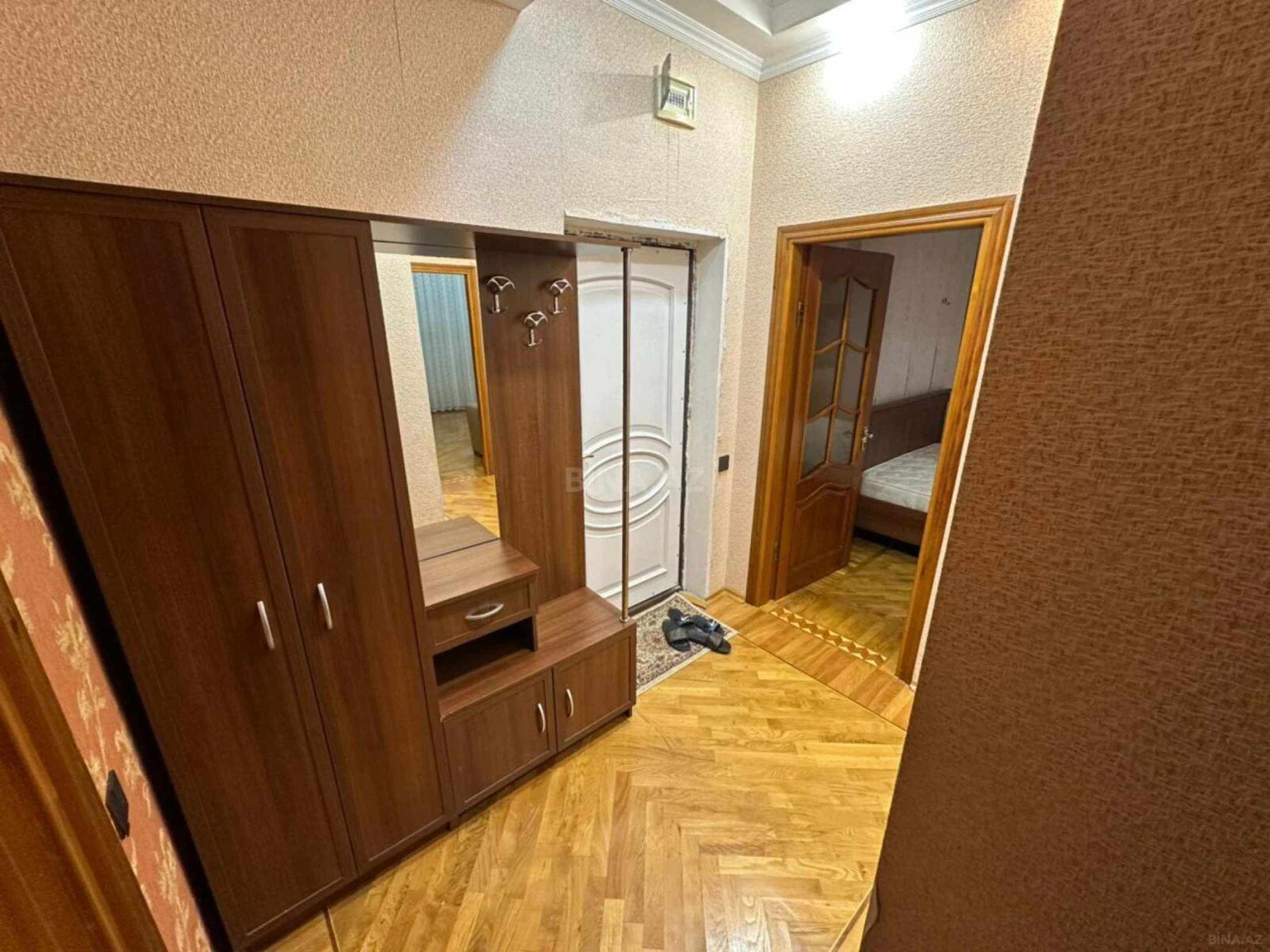 Kirayə verilir 2 otaqlı mənzil 76 m²
