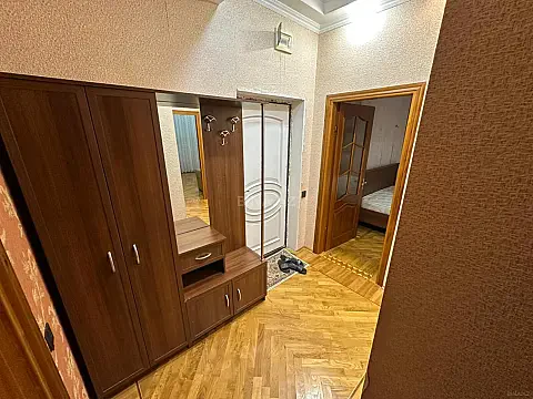 Kirayə verilir 2 otaqlı mənzil 76 m²
