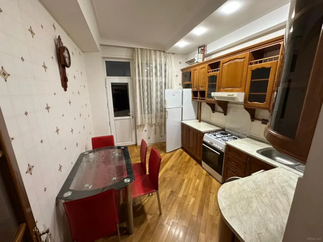 Kirayə verilir 2 otaqlı mənzil 76 m²