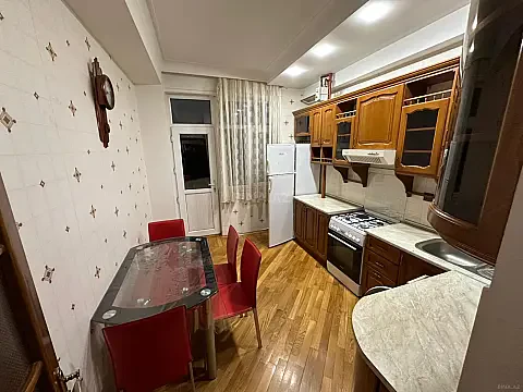 Kirayə verilir 2 otaqlı mənzil 76 m²