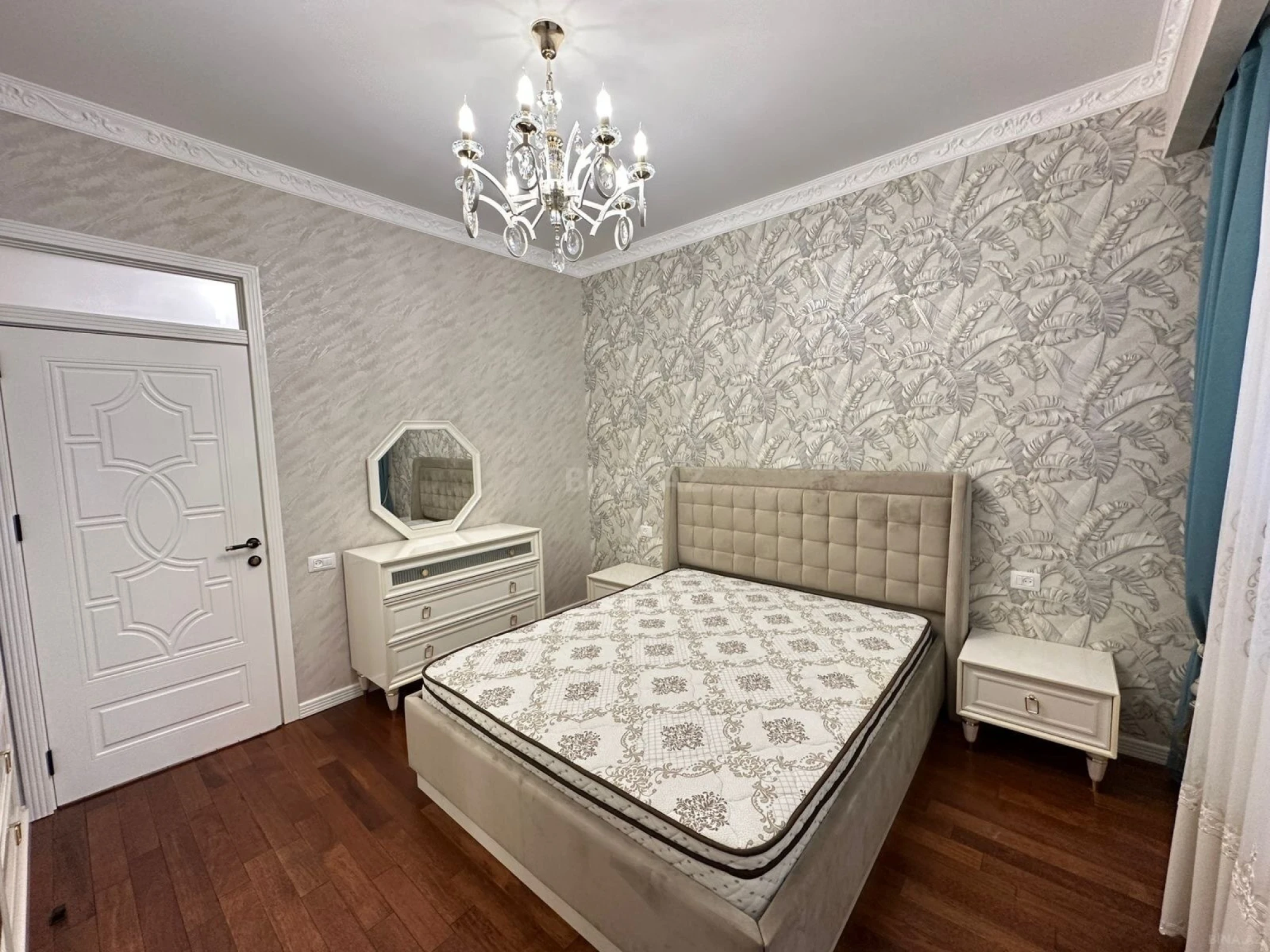 Satılır 3 otaqlı mənzil 120 m²