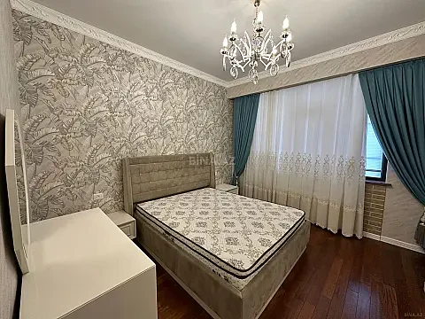 Satılır 3 otaqlı mənzil 120 m²