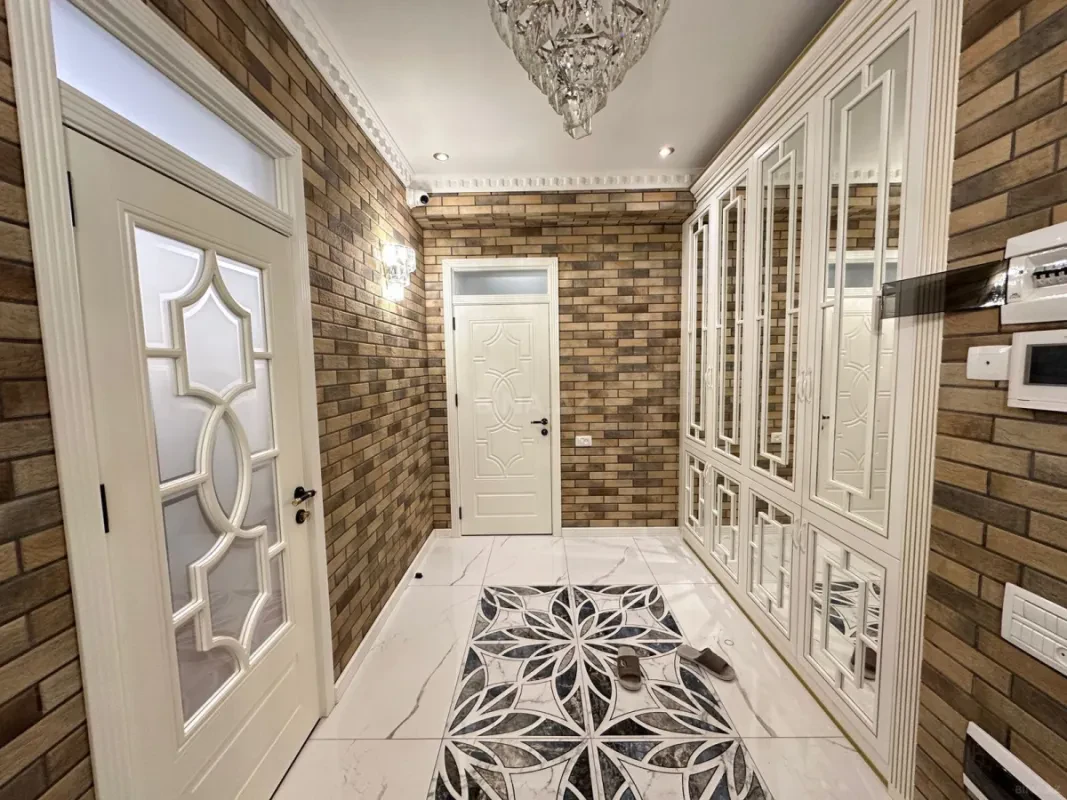 Satılır 3 otaqlı mənzil 120 m²