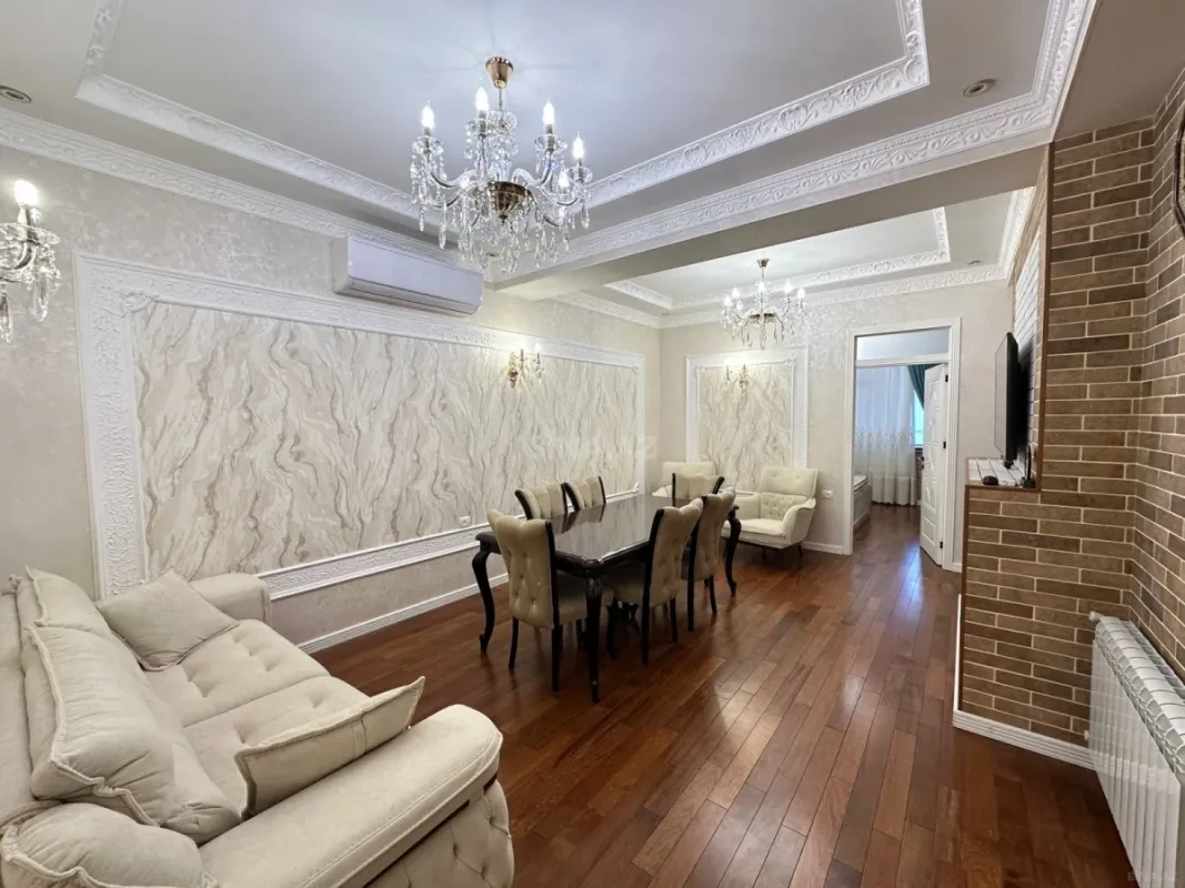 Satılır 3 otaqlı mənzil 120 m²