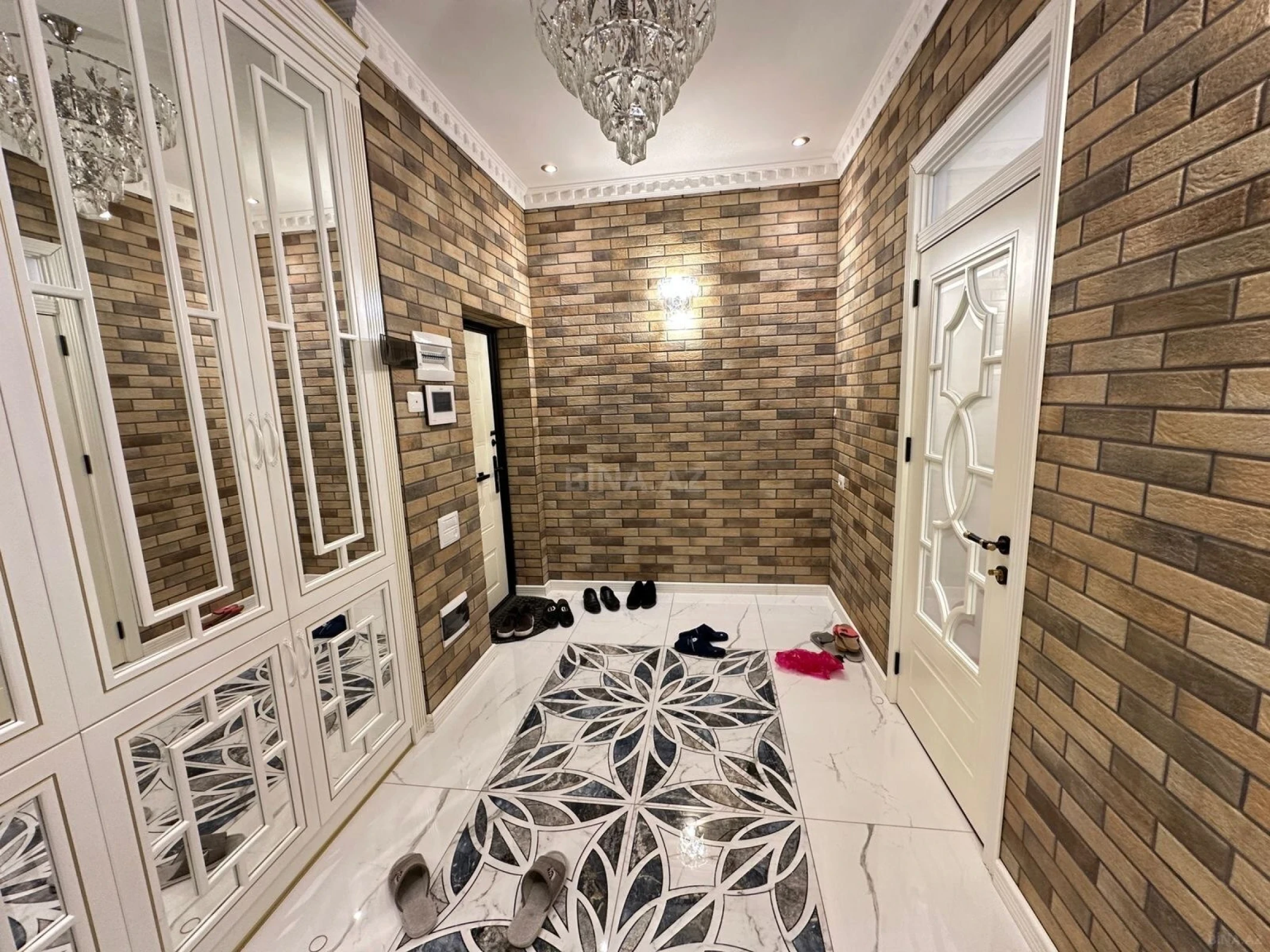 Satılır 3 otaqlı mənzil 120 m²