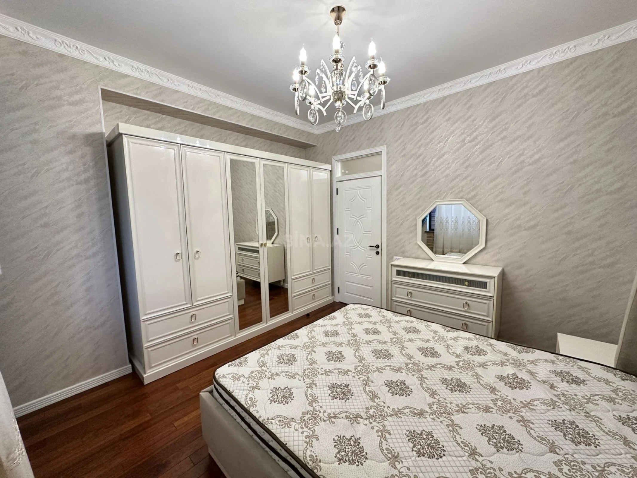 Satılır 3 otaqlı mənzil 120 m²