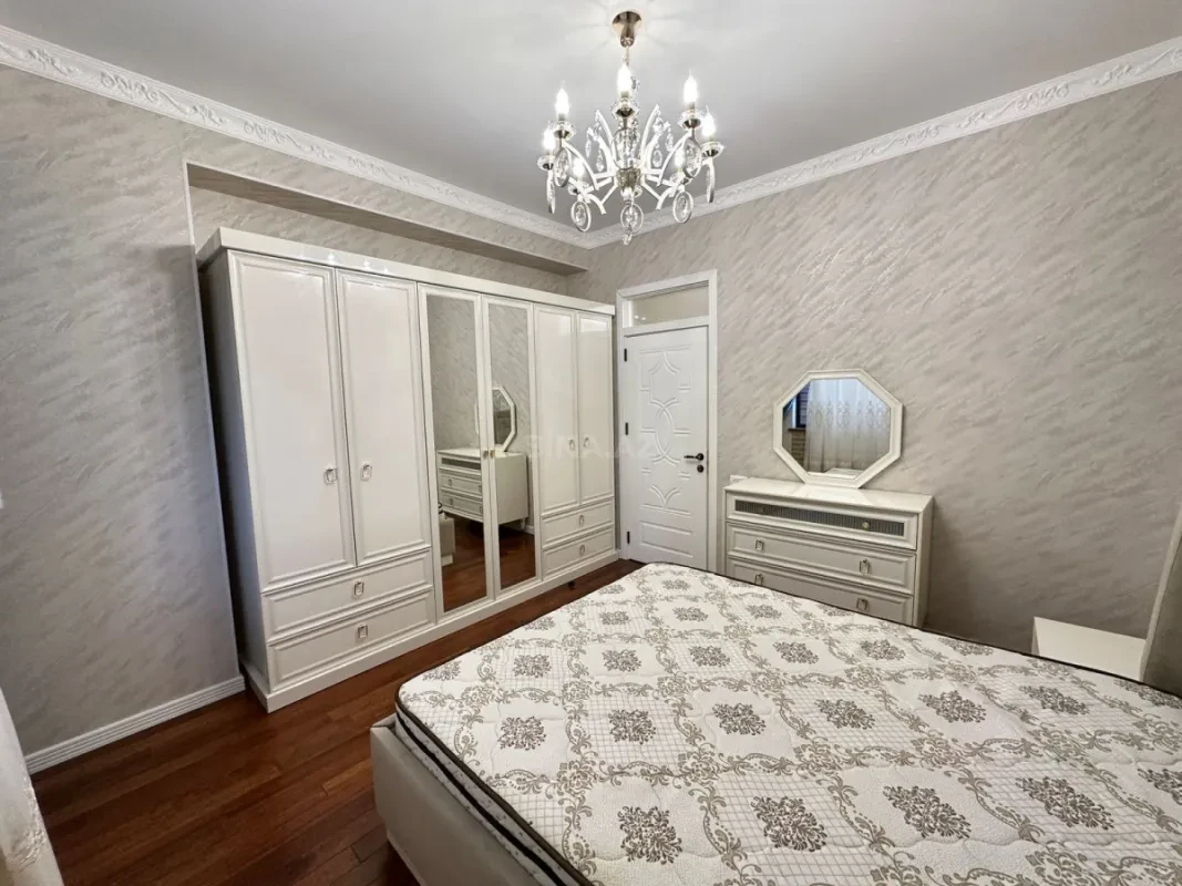 Satılır 3 otaqlı mənzil 120 m²