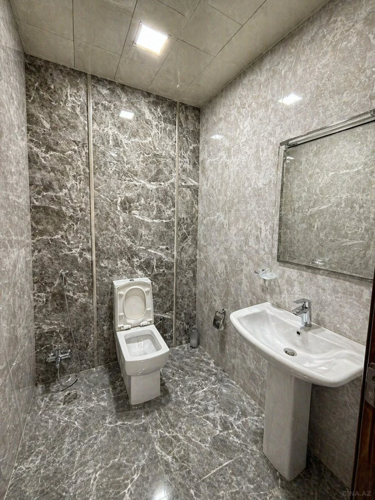 Kirayə verilir 3 otaqlı mənzil 147 m²