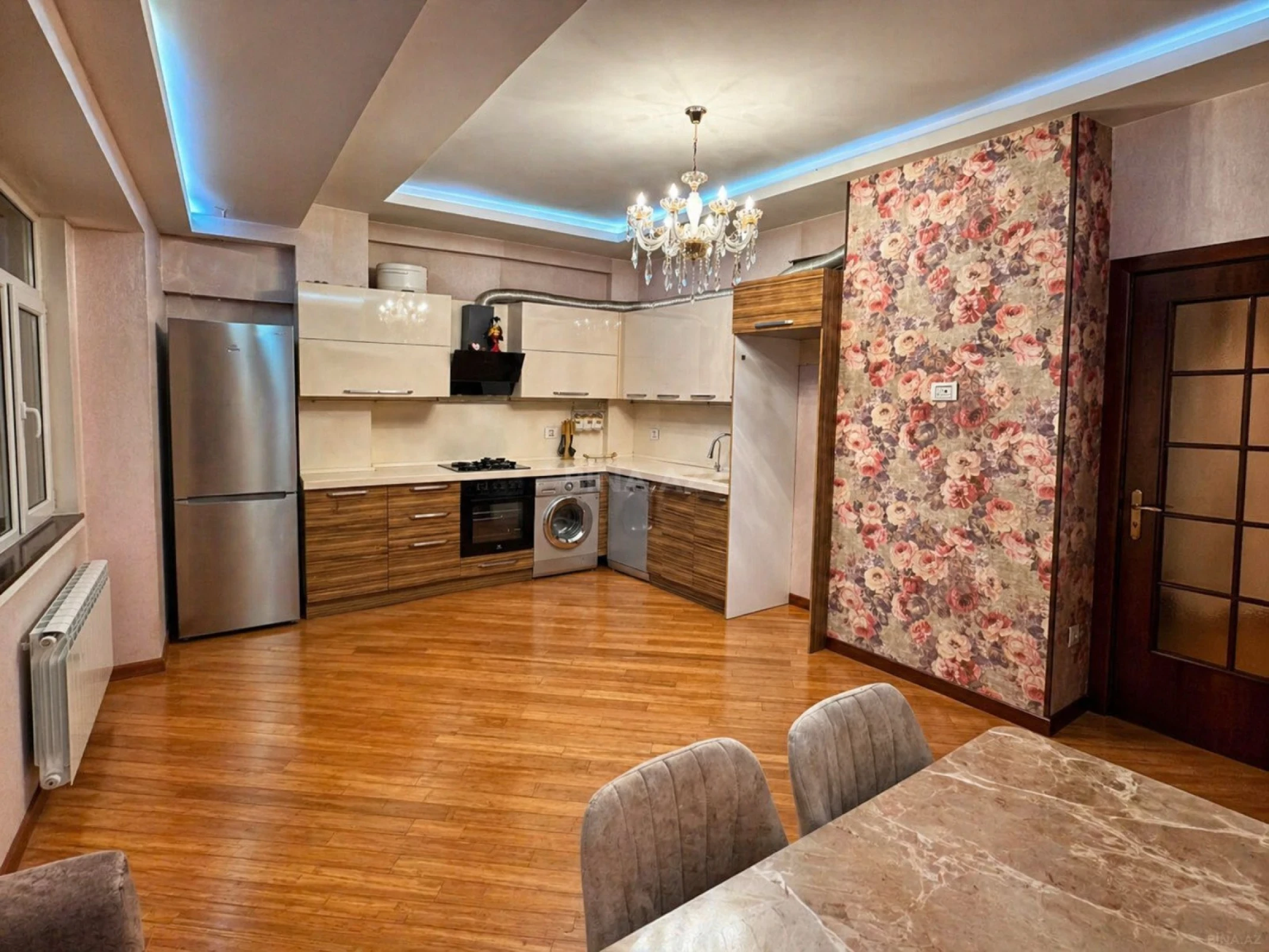 Kirayə verilir 3 otaqlı mənzil 147 m²