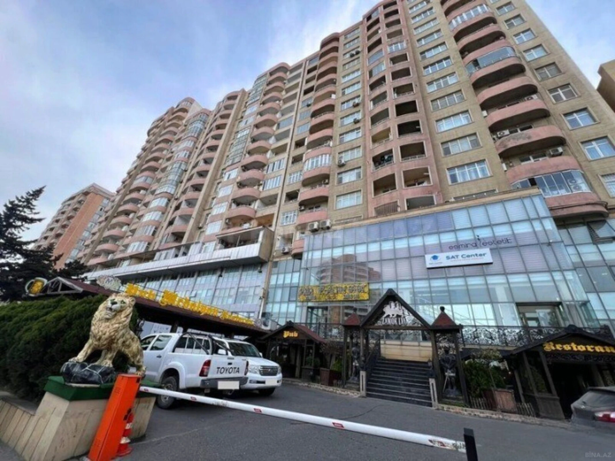 Kirayə verilir 3 otaqlı mənzil 147 m²