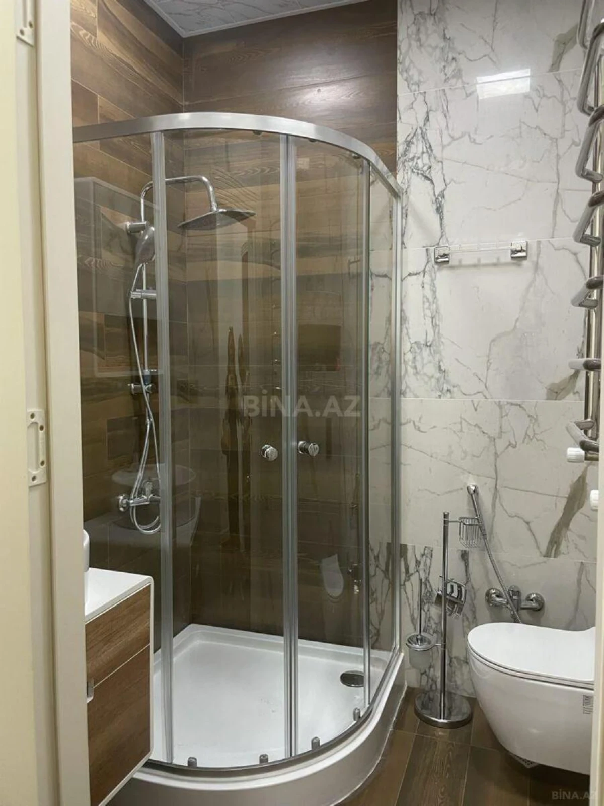 Satılır 4 otaqlı mənzil 210 m²