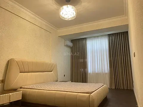 Satılır 4 otaqlı mənzil 210 m²