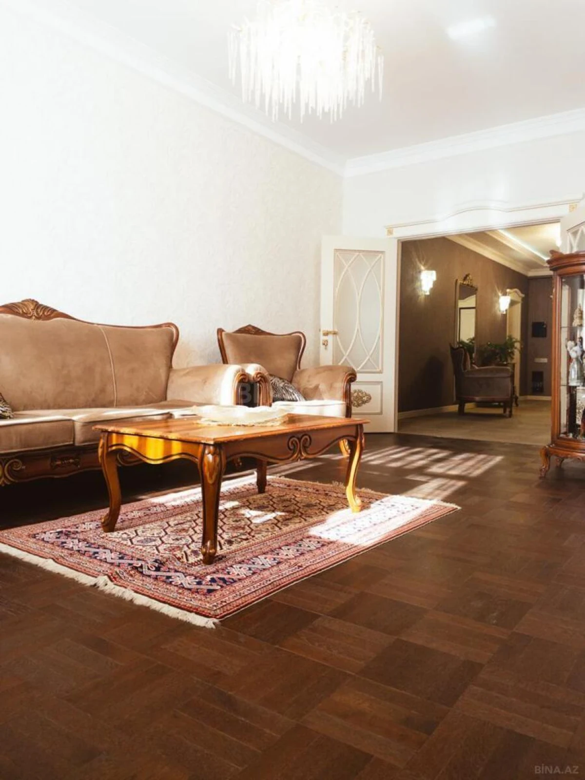 Satılır 4 otaqlı mənzil 210 m²