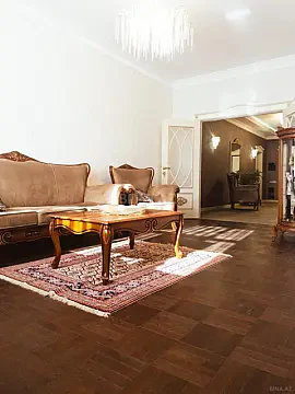 Satılır 4 otaqlı mənzil 210 m²