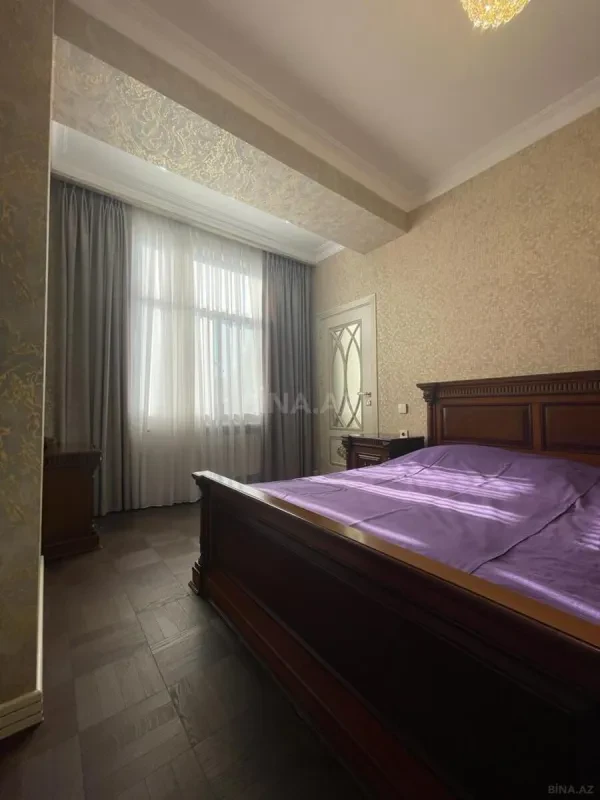Satılır 4 otaqlı mənzil 210 m²