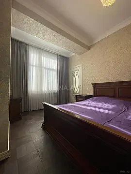 Satılır 4 otaqlı mənzil 210 m²