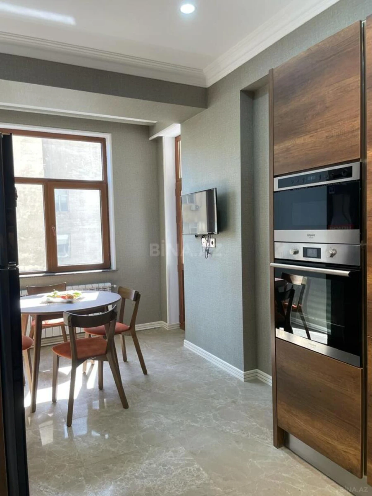Satılır 4 otaqlı mənzil 210 m²