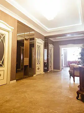Satılır 4 otaqlı mənzil 210 m²