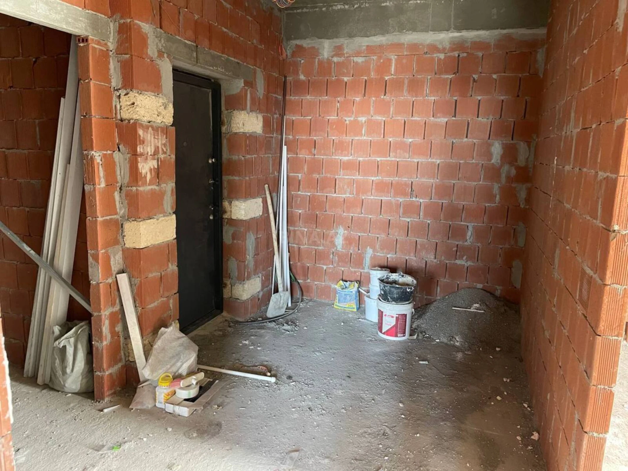 Satılır 2 otaqlı mənzil 82.7 m²