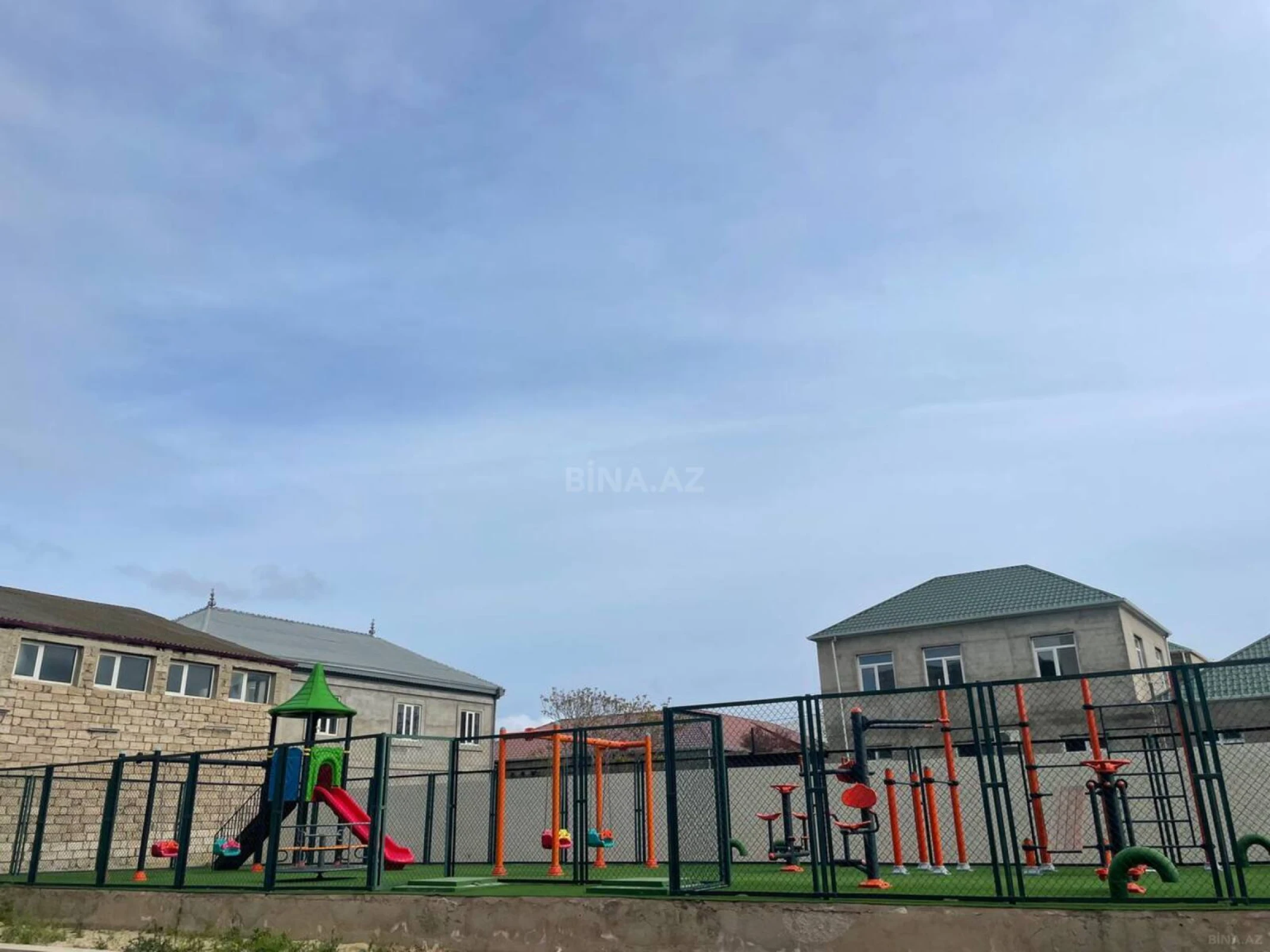 Satılır 2 otaqlı mənzil 82.7 m²
