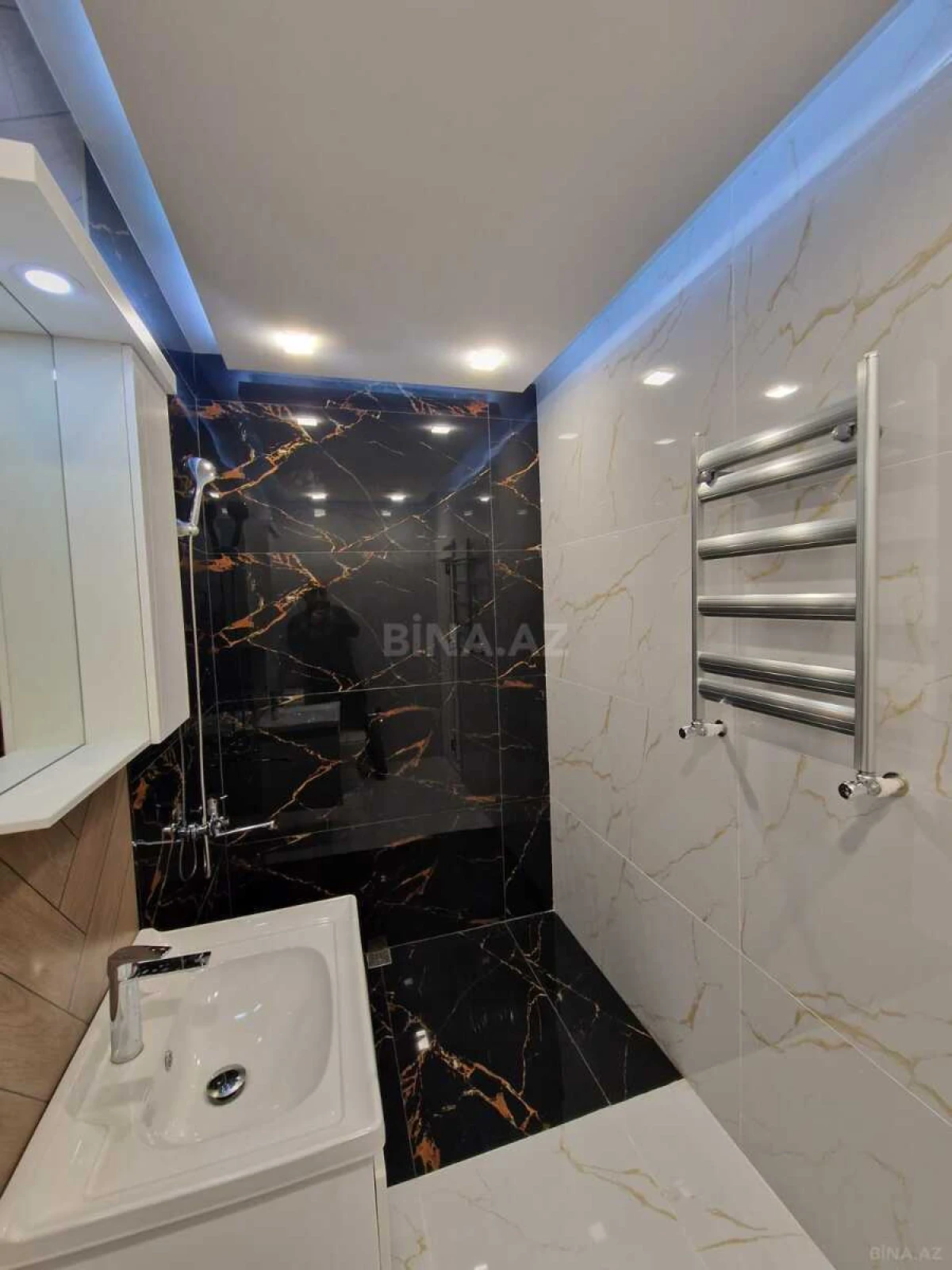 Satılır 2 otaqlı mənzil 63 m²