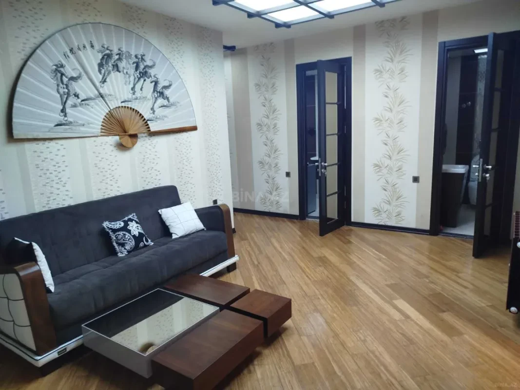 Kirayə verilir 3 otaqlı mənzil 155 m²
