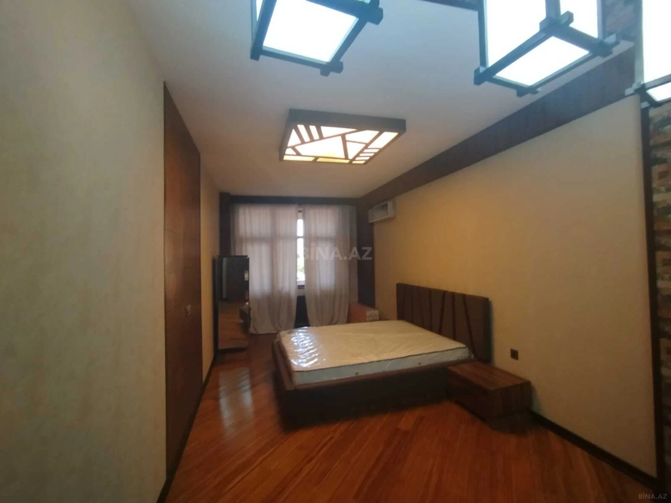 Kirayə verilir 3 otaqlı mənzil 155 m²