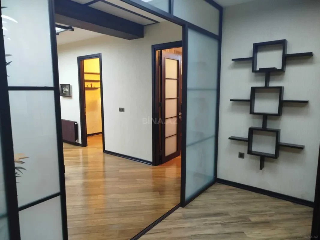 Kirayə verilir 3 otaqlı mənzil 155 m²