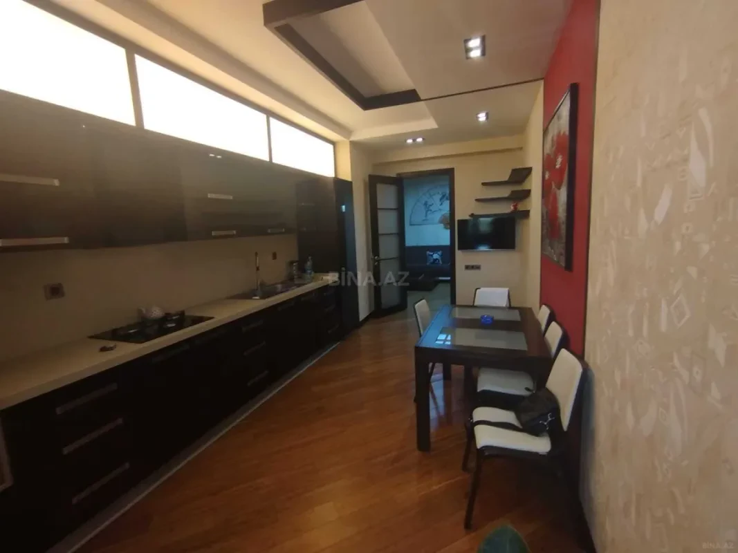 Kirayə verilir 3 otaqlı mənzil 155 m²