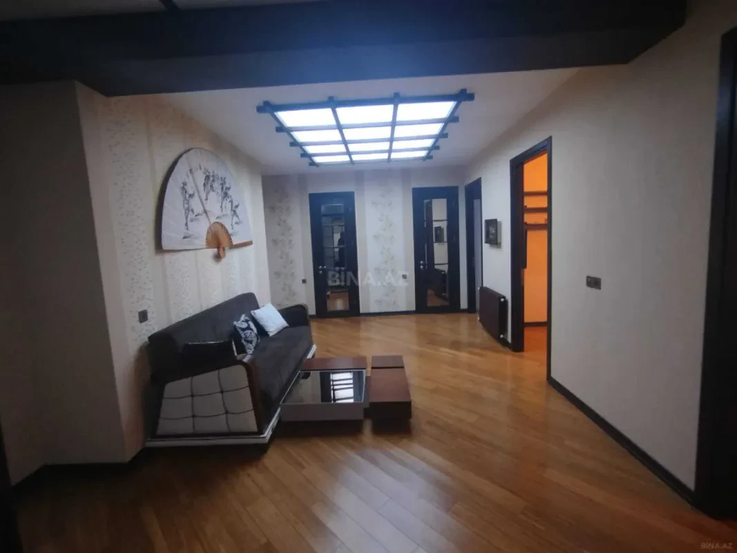 Kirayə verilir 3 otaqlı mənzil 155 m²